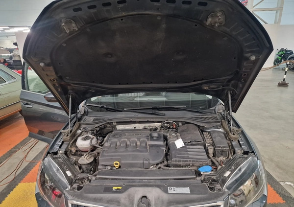Skoda Superb cena 70900 przebieg: 198445, rok produkcji 2016 z Warszawa małe 781